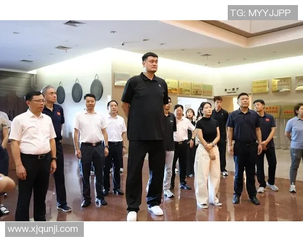 姚明投篮视野解析:如何利用身高优势提升投篮精准度与空间感 姚明投篮视野解析:如何利用身高优势提升投篮精准度与空间感
